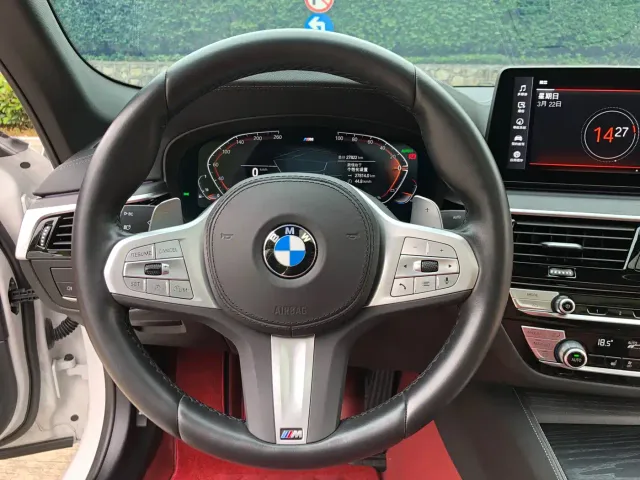 BMW 5 Series — Фото автомобиля 10