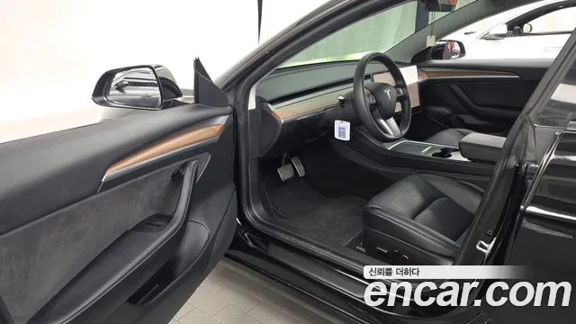 Tesla Model 3 — Фото автомобиля 15