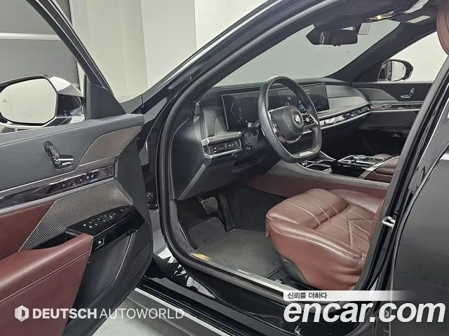 BMW 7 Series G70 — Фото автомобиля 11