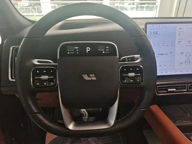 Li Auto L7 — Фото автомобиля 10