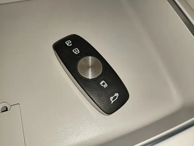 Roewe iMAX8 — Фото автомобиля 16