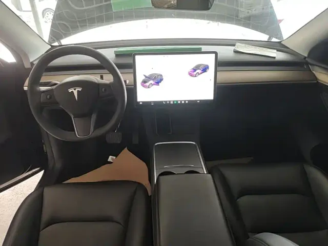 Tesla Model Y — Фото автомобиля 9