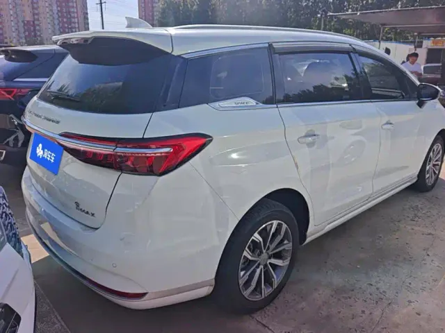 BYD Song MAX — Фото автомобиля 3