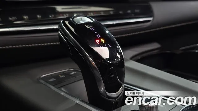 Cadillac Escalade — Фото автомобиля 12