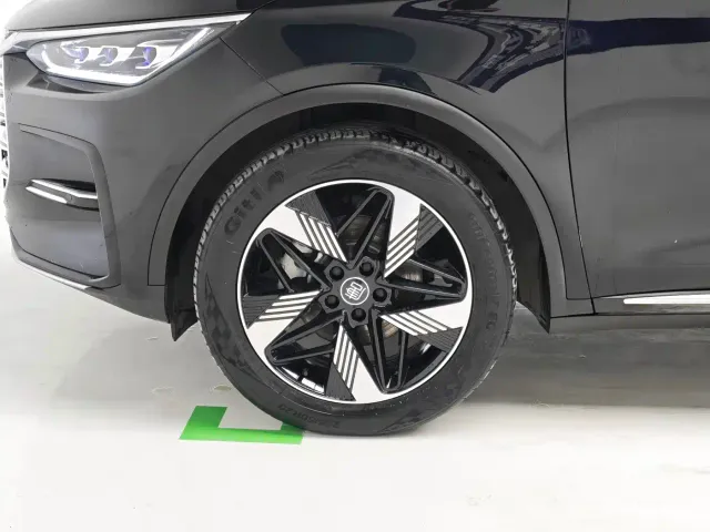 BYD Tang — Фото автомобиля 8