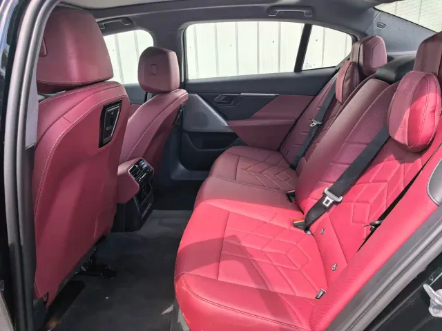 BMW i5 — Фото автомобиля 7