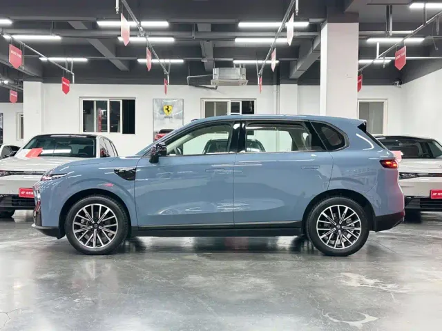 Leapmotor B10 — Фото автомобиля 4