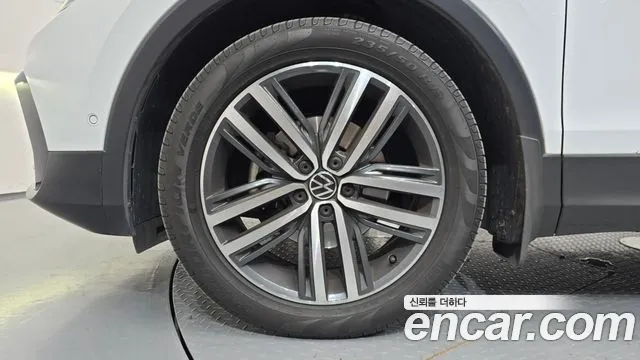 Volkswagen Tiguan — Фото автомобиля 5