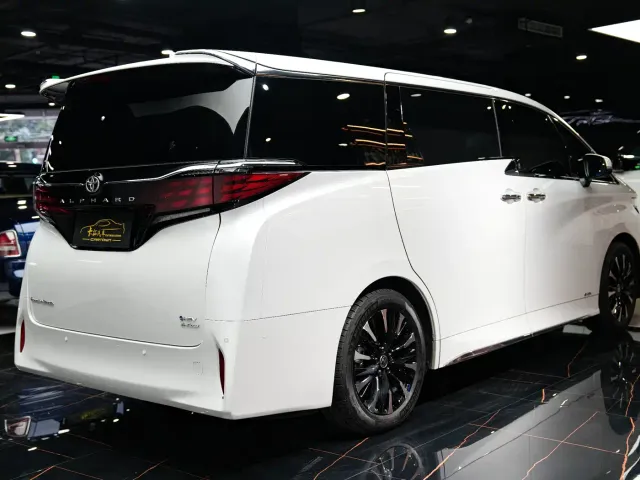 Toyota Alphard — Фото автомобиля 10