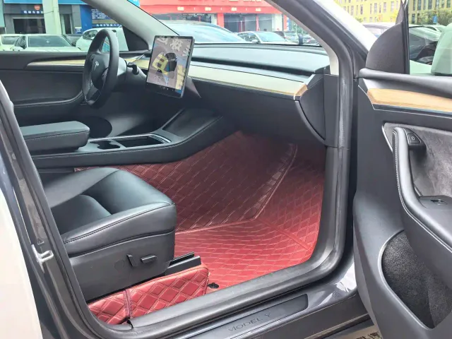 Tesla Model Y — Фото автомобиля 15