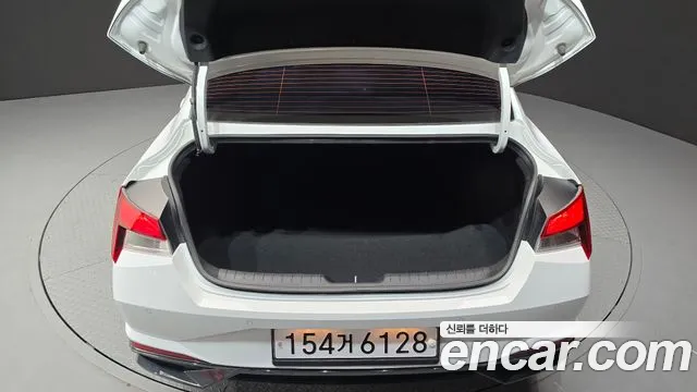 Hyundai AVANTE Avante (CN7) — Фото автомобиля 16