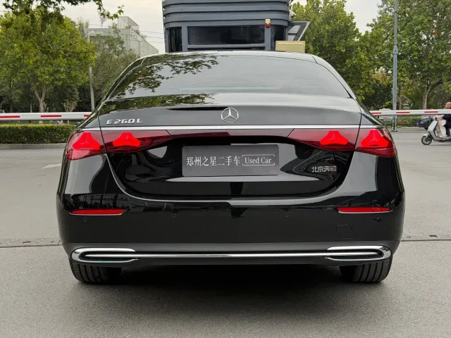 Mercedes-Benz E-Class — Фото автомобиля 5