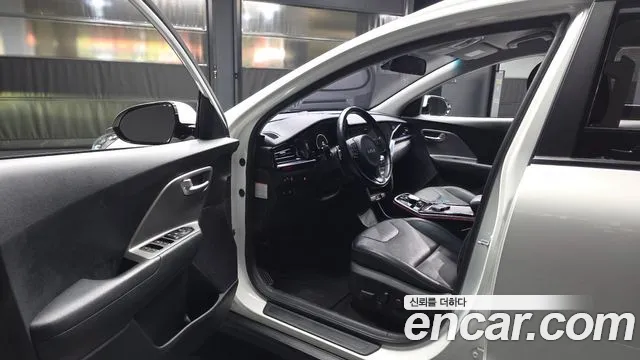 Kia Niro — Фото автомобиля 15
