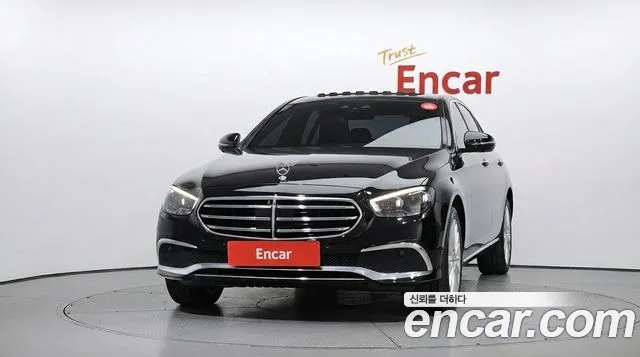 Mercedes-Benz E-Class — Фото автомобиля 3