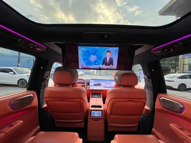 Lynk & Co 900 — Фото автомобиля 9