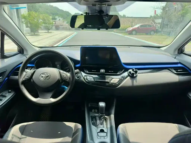Toyota C-HR — Фото автомобиля 21