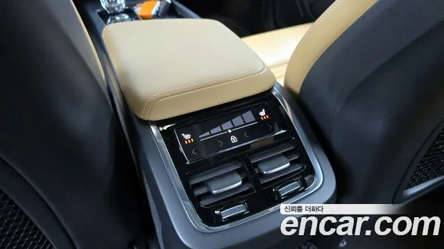 Вольво XC60 — Фото автомобиля 17