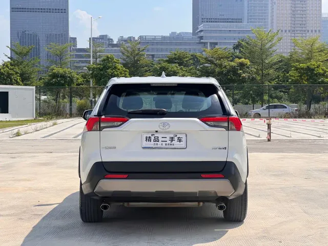 Toyota RAV4 — Фото автомобиля 5