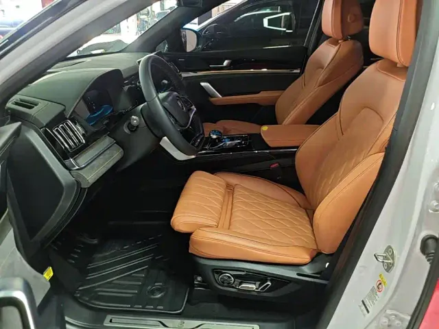 BYD Tang — Фото автомобиля 14