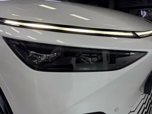 Xpeng X9 — Фото автомобиля 24
