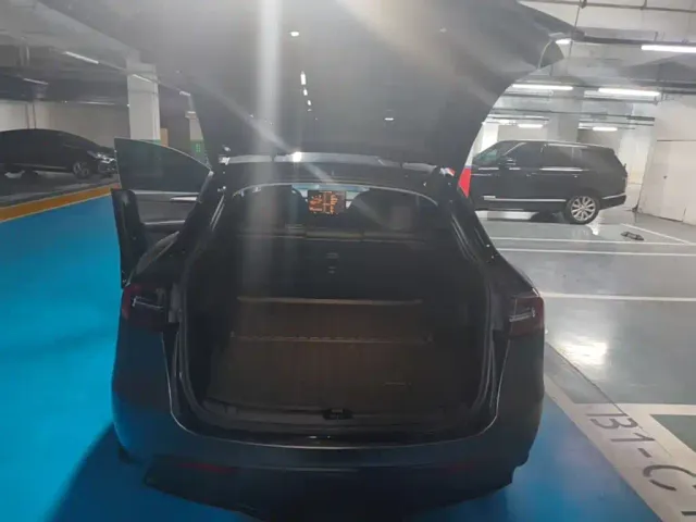 Tesla Model Y — Фото автомобиля 16