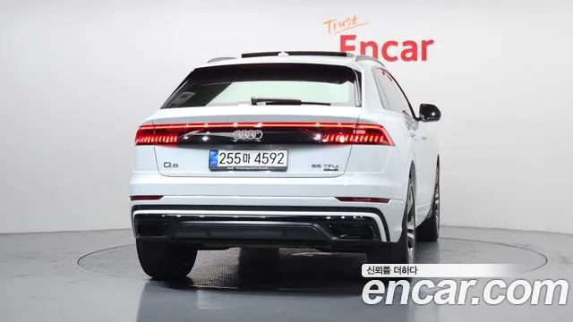 Audi Q8 55 TFSI quattro Premium — Фото автомобиля 4