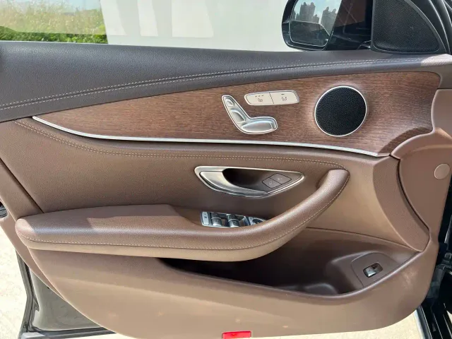 Mercedes-Benz E-Class — Фото автомобиля 9
