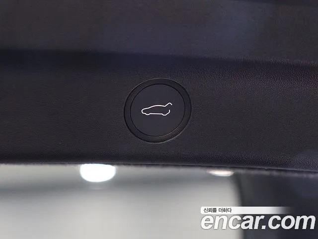 Tesla Model Y — Фото автомобиля 17