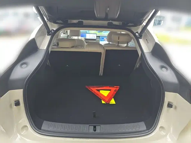 IM Motors LS6 — Фото автомобиля 23