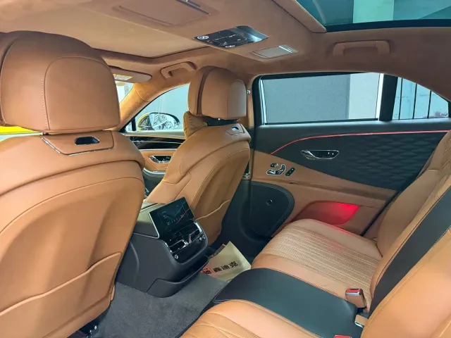 Bentley Flying Spur — Фото автомобиля 12