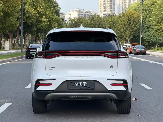 BYD Tang — Фото автомобиля 14