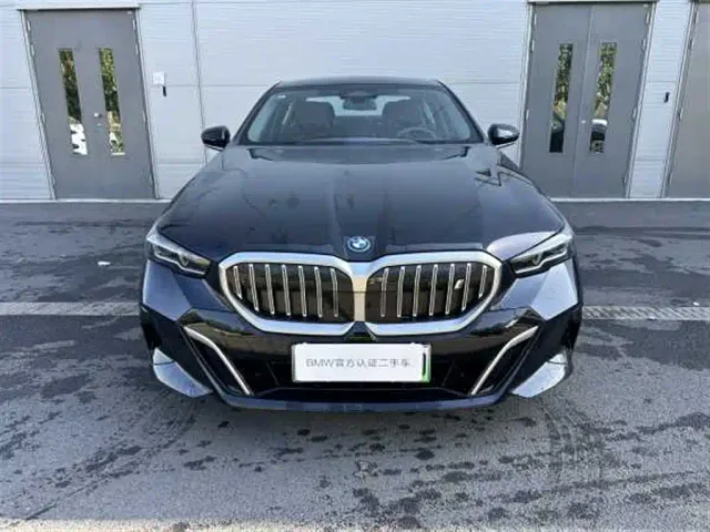 BMW i5 — Фото автомобиля 2
