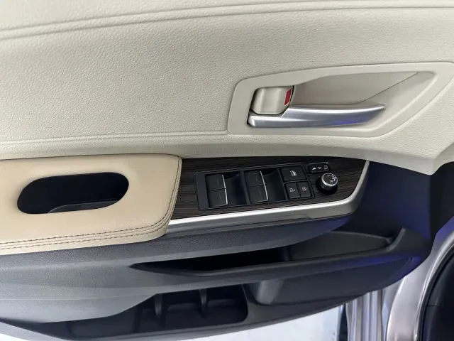 Toyota Sienna — Фото автомобиля 17