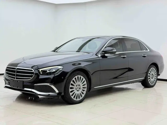 Фотография автомобиля — Mercedes-Benz E-Class