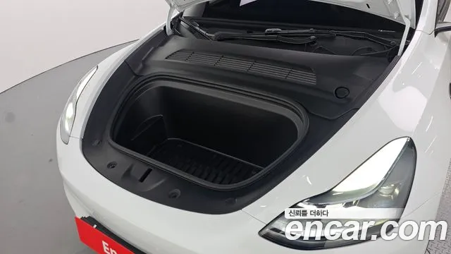 Tesla Model Y — Фото автомобиля 8