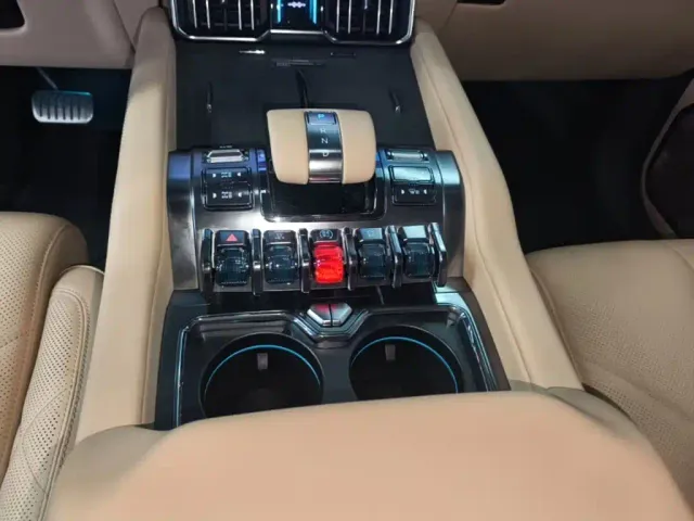 BYD FangChengBao Leopard 8 — Фото автомобиля 13