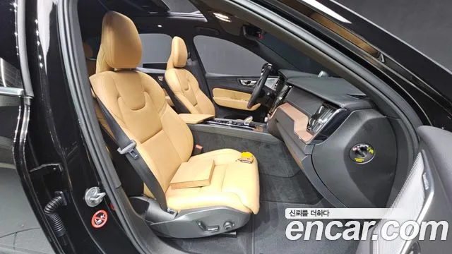 Volvo XC60 Generation 2 — Фото автомобиля 26