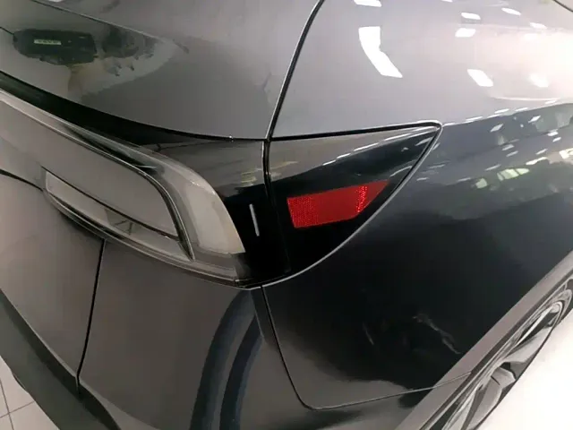 Tesla Model Y — Фото автомобиля 7