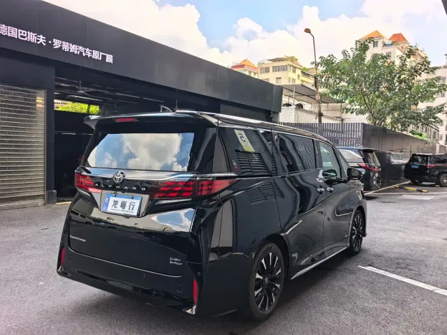 Toyota Alphard — Фото автомобиля 4