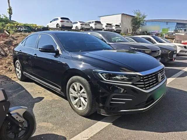 Volkswagen Passat — Фото автомобиля 3