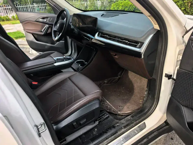 BMW iX1 — Фото автомобиля 10