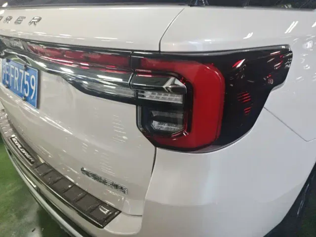 Ford Explorer — Фото автомобиля 7