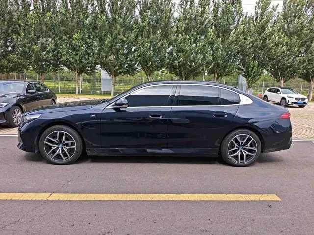 BMW i5 — Фото автомобиля 5