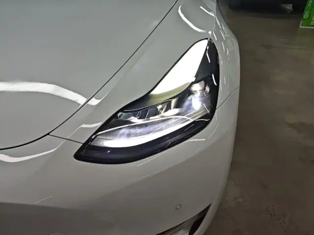 Tesla Model Y — Фото автомобиля 23