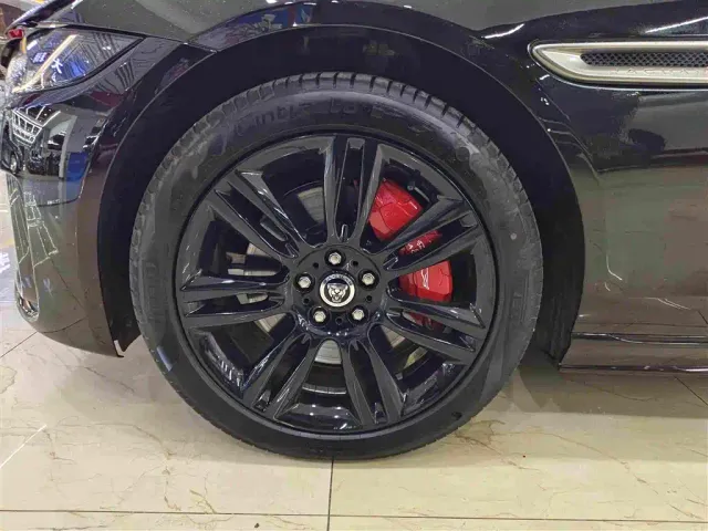 Jaguar XEL — Фото автомобиля 9