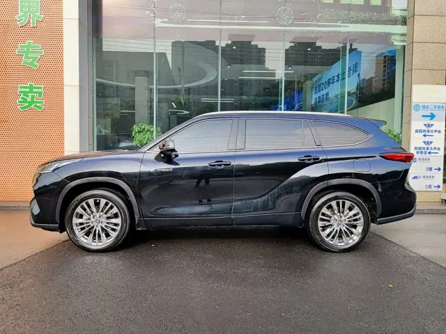 Toyota Highlander — Фото автомобиля 3