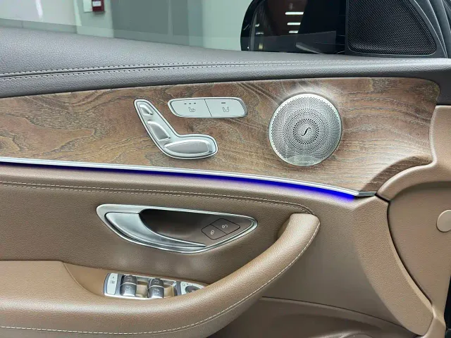 Mercedes-Benz E-Class — Фото автомобиля 10