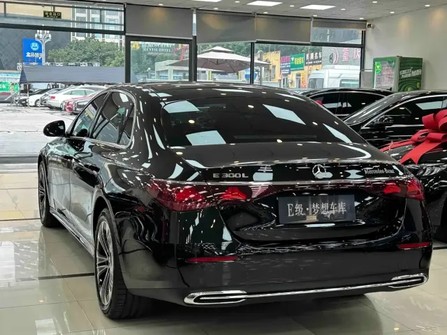 Mercedes-Benz E-Class — Фото автомобиля 10