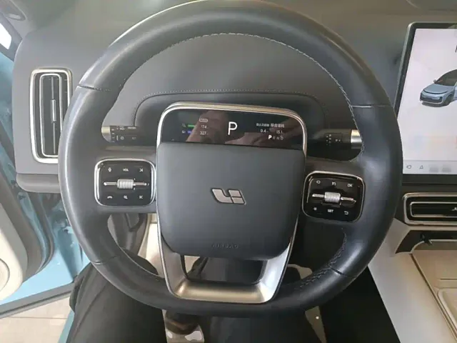 Li Auto L8 — Фото автомобиля 6