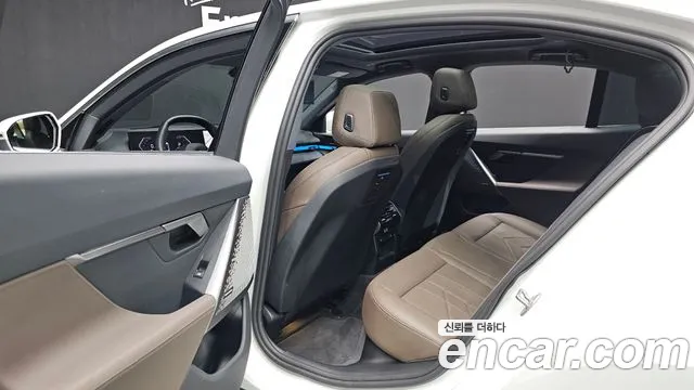 BMW 5 Series G60 — Фото автомобиля 12